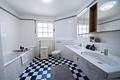 ++ Bad Soden: 5-Zimmer-Einfamilienhaus, freistehend, 2 Bäder, idyllischer Garten ++ - Bad mit Badewanne