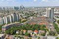++ Stadtblick deluxe: Provisionsfrei 2-Zimmer-Wohnung mit Skyline und Pool ++ - Luftbild seitlich
