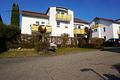 Attraktive, kleine Wohnung 
2 Terrassen - Gartenanteil
 - sofort frei - - Hausansicht