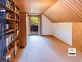 Krokusse im Garten, Hightech im Keller: Ihr neues Zuhause mit Seele. - KI-basierte Visualisierung. Möbel wurden digital entfernt und Bodenflächen teilweise ergänzt. Die Darstellung dient ausschließlich der besseren Veranschaulichung. Der tatsächliche Zustand der Immobilie kann hiervon abweichen.
