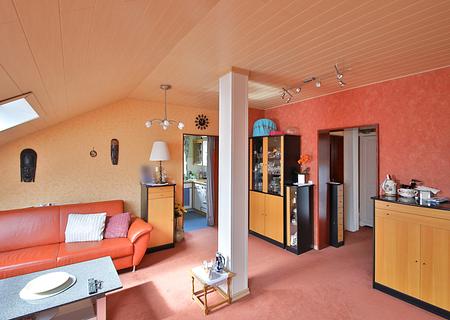 Sonnige 2-Zimmer-Dachgeschosswohnung - Wohnen