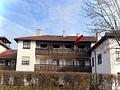 Platzwunder mit Potenzial: Lichtdurchflutete helle 2 Zimmerwohnung in Rosenheim Aisingerwies - Hausansicht