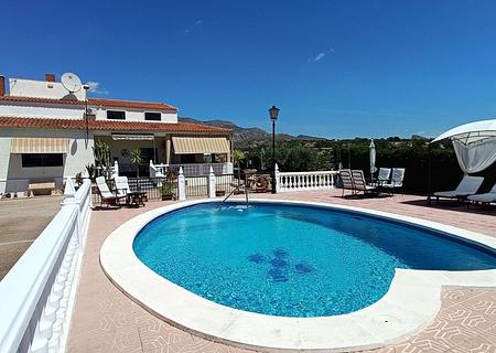 Atemberaubende freistehende Villa mit privatem Pool, separatem Gästeappartement, Garage und Kellerräumen am Stadtrand von Crevillent