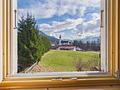Attraktives Baugrundstück mit Panoramabergblick
- Genehmigung zum Bau einer Landhausvilla - Ausblick aus dem denkmalgeschützten Hof