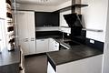 Moderne und lichtdurchflutete 3-Zimmer-Wohnung mit Sonnenbalkon und Tiefgaragenstellplatz - Offene Küche