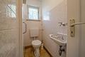 Stilvolles Einfamilienhaus mit großem Entwicklungspotenzial und Doppelgarage in sonniger Hanglage - Sep. WC