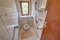 Großzügiges Haus mit separater Einliegerwohnung und großem Garten in Kirchardt - WC EG