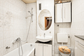 Sofort beziehbar: 3-Zimmer-Wohnung mit Potenzial - Badezimmer
