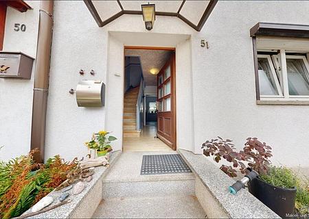PROVISIONSFREI: Reihenhaus in Halle (Saale) mit Potenzial für Familien und Paare - Hauseingang