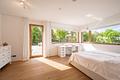 Moderne Architektenvilla mit exklusivem Interior-Konzept, Lift, Spa-Lounge, Home-Gym und Outdoorpool - Schlafzimmer mit angrenzender Süd-West-Terrasse