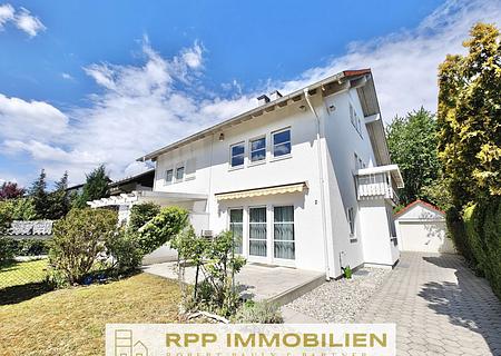 Großzügiges Zuhause für die ganze Familie - top gepflegt und voller Möglichkeiten - Hausansicht