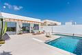 Luxuriöse ebenerdige Villa mit Pool und Keller - BAJA RESOLUCION-2