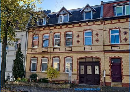 Gründerzeithaus mit Klinkerfassade, Toreinfahrt und EFH in Köthen/Anhalt - MFH in Köthen - Straßenansicht