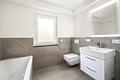 Edle Maisonette-Garten-Wohnung nahe des Pasing-Nymphenburger-Kanals - Bad mit Dusche und Wanne