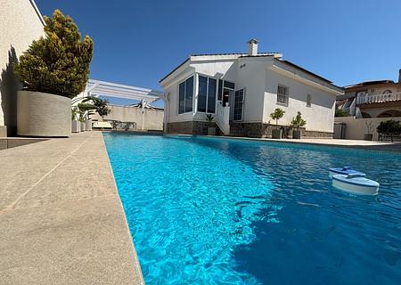 Freistehende Villa mit separatem Gästehaus und privatem Pool in Lo Pepín