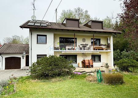 -bezugsfreies 2 Familienhaus mit ausgebauten DG - Grundstück Südausrichtung - Vorderseite