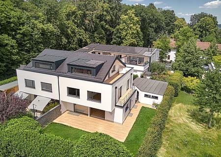 Moderne Haushälfte von 2016 mit Dachterrasse und Alpenblick in begehrter Villenlage - Moderne Eleganz mit Traumblicken