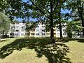 Wohnen mit Charme – 3-Zimmer-Wohnung mit Südbalkon in Ottobrunn - Grüner Innenhof
