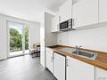 Bezugsfrei & vollmöbliert – modernes Apartment mit Balkon nahe Uniklinikum - Moderne Einbauküche mit kurzen Wegen