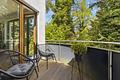 Charmante 2-Zimmer-Wohnung mit zwei Balkonen in ruhiger, grüner Villenlage - Lauschiger Balkon mit Blick ins Grüne