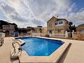 Villa mit 4 Schlafzimmern, 2 Bädern und Gemeinschaftspool