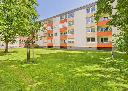 zum Selbstbezug ab 2027: modernisierte, gut geschnittene 5-Zimmer-Wohnung mit Westloggia - Aussenansicht