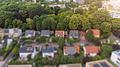 Stadtnah und direkt am Park! Familienheim mit spannender Architektur, 7 Zimmern und Garten - Grüne Oase in Königswiesen